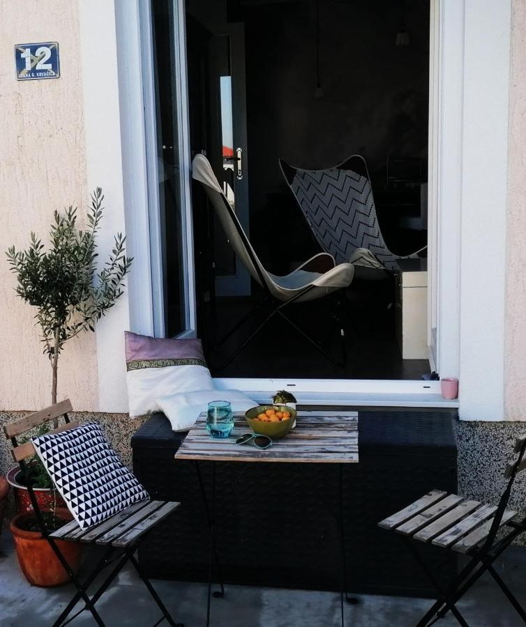Haeuschen Am Meer Vodice Kültér fotó